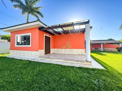 Casa de Condomínio com 4 Quartos para alugar, 135m² no São Mateus, São Pedro da Aldeia