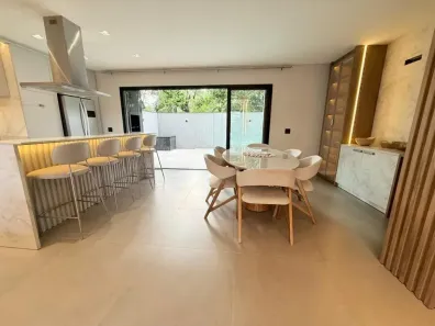 Sobrado com 3 Quartos à venda, 169m² no Areias, Camboriú