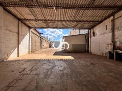 Galpão/Depósito/Armazém com 2 Quartos à venda, 300m² no Boa Vista, Anápolis