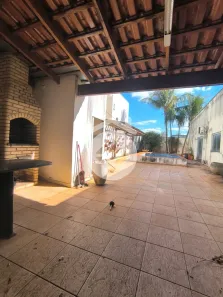 Casa com 3 Quartos para alugar, 200m² no Jardim Colina, Uberlândia