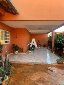 Casa com 4 Quartos para alugar, 370m² no Umuarama, Uberlândia