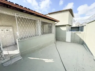 Casa com 3 Quartos para alugar, 220m² no Caiçaras, Belo Horizonte