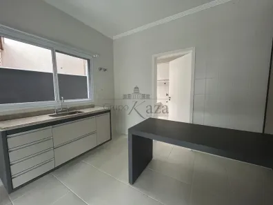 Prédio Comercial com 4 Quartos para alugar, 230m² no Urbanova, São José dos Campos