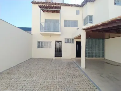 Casa com 4 Quartos para alugar, 200m² no Centro, Uberlândia