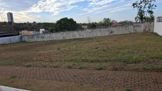 Lote/Terreno à venda, 660m² no Jardim Shangri-Lá, Bauru