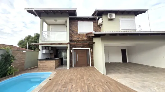 Sobrado com 4 Quartos à venda, 250m² no Guanabara, Joinville