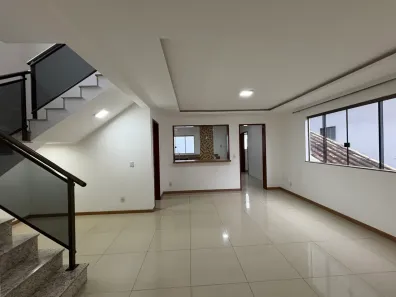 Casa de Condomínio com 3 Quartos para alugar, 285m² no Lagoa, Macaé