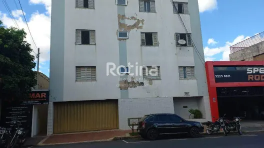 Apartamento com 3 Quartos para alugar, 100m² no Centro, Uberlândia