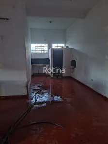 Ponto Comercial para alugar, 130m² no Nossa Senhora Aparecida, Uberlândia