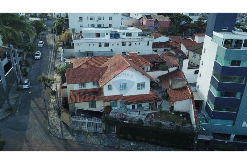 Casa com 6 quartos — Maria Virgínia, Belo Horizonte