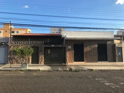 Casa com 3 Quartos à venda, 180m² no Santa Mônica, Uberlândia