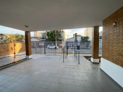 Casa com 4 Quartos para alugar, 650m² no Centro, Taubaté