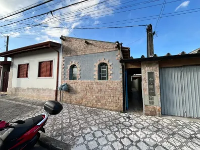 Casa com 2 Quartos para alugar, 130m² no Vila São José, Taubaté
