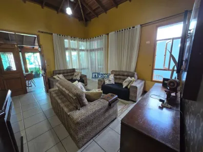 Casa com 4 Quartos à venda, 200m² no Loteamento Balneário Camburi, Caraguatatuba