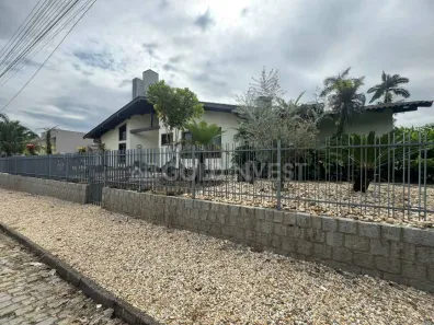Casa com 5 Quartos para alugar, 468m² no Centro I, Brusque