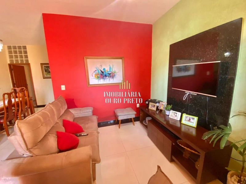 Casa com 3 quartos — Santa Mônica, Belo Horizonte