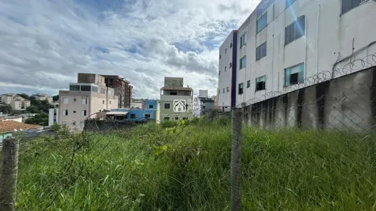 Lote/Terreno à venda, 360m² no Cabral, Contagem