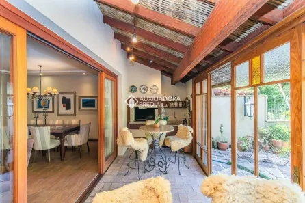 Casa de Condomínio com 3 Quartos para alugar, 313m² no Três Figueiras, Porto Alegre