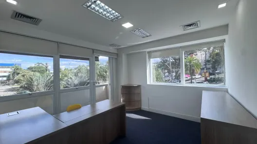 Sala Comercial para alugar, 100m² no Lageadinho, Cotia