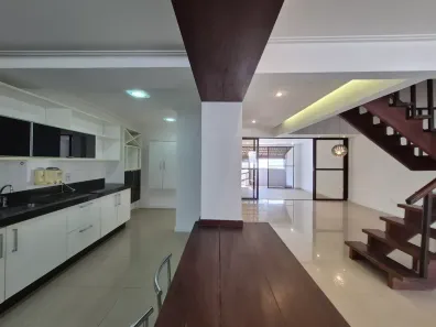 Casa de Condomínio com 3 Quartos à venda, 257m² no Recreio dos Bandeirantes, Rio de Janeiro