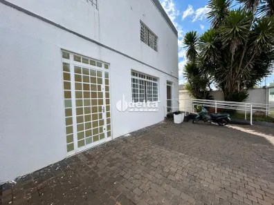 Ponto Comercial com 9 Quartos para alugar, 200m² no Daniel Fonseca, Uberlândia