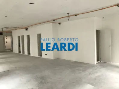 Sala Comercial com 3 Quartos para venda ou aluguel, 140m² no Indianópolis, São Paulo
