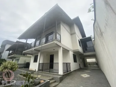 Casa com 4 Quartos para alugar, 168m² no Nova Brasília, Jaraguá do Sul