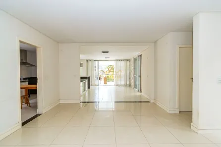 Casa com 3 Quartos para alugar, 450m² no Jardim Social, Curitiba