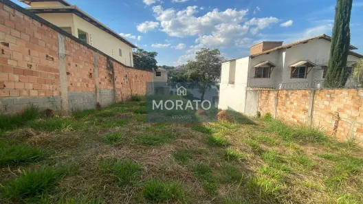 Lote/Terreno à venda, 360m² no Cabral, Contagem