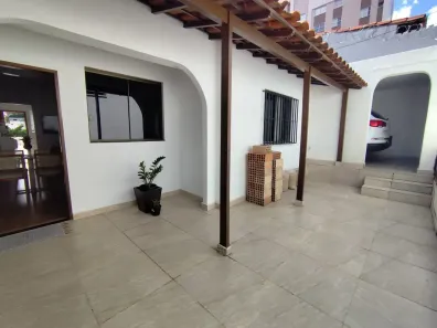 Casa com 3 Quartos à venda, 200m² no Caiçara-Adelaide, Belo Horizonte
