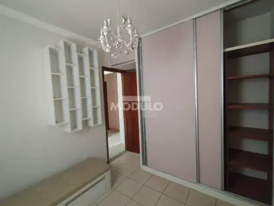 Casa com 3 Quartos para alugar, 300m² no Morada da Colina, Uberlândia