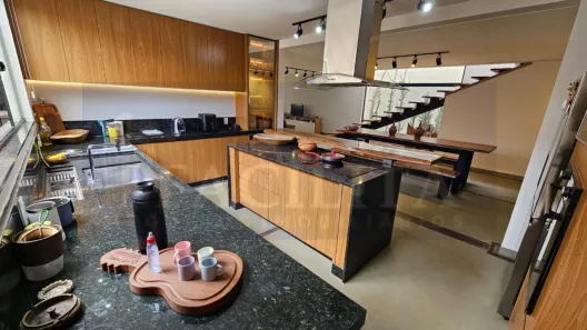 Casa com 4 Quartos à venda, 384m² no Nova Suiça, Goiânia