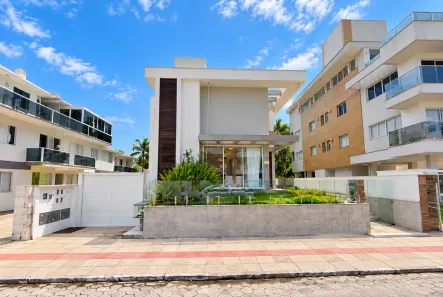 Casa com 3 Quartos para alugar, 181m² no Jurerê, Florianópolis