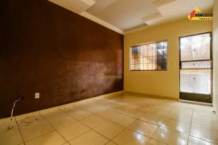 Casa com 3 Quartos para alugar, 354m² no Santa Rosa, Divinópolis