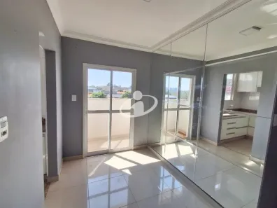 Apartamento com 2 Quartos para alugar, 60m² no Segismundo Pereira, Uberlândia