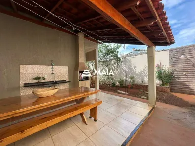 Casa com 3 Quartos à venda, 220m² no Jardim Nenê Gomes, Uberaba