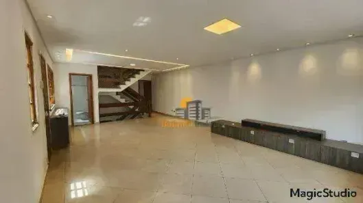 Sobrado com 4 Quartos à venda, 250m² no Cidade São Francisco, São Paulo