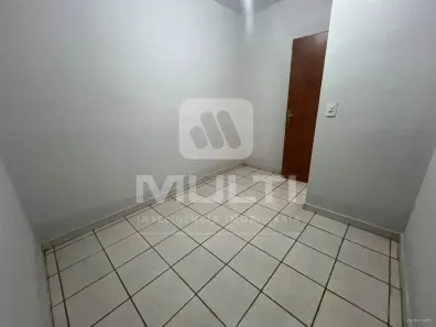 Casa com 3 Quartos à venda, 95m² no Jardim Holanda, Uberlândia