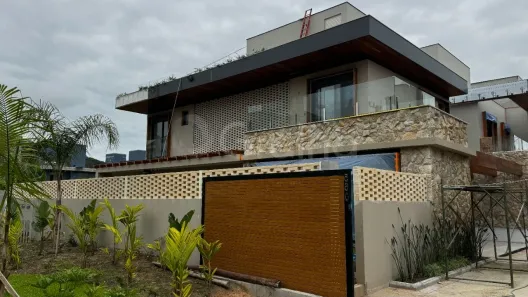 Casa de Condomínio com 4 Quartos à venda, 321m² no Rio Tavares, Florianópolis