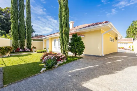 Casa com 3 Quartos à venda, 240m² no Vista Alegre, Curitiba