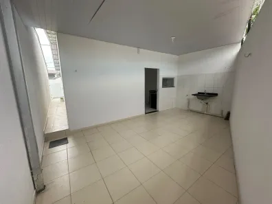 Casa com 2 Quartos para alugar, 60m² no Parque 10 de Novembro, Manaus