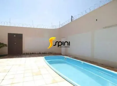 Casa com 3 Quartos para alugar, 200m² no Santa Mônica, Uberlândia