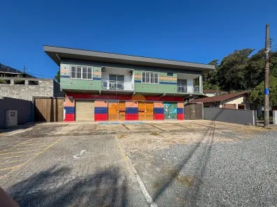 Imóvel Comercial com 3 Quartos à venda, 600m² no Iririú, Joinville