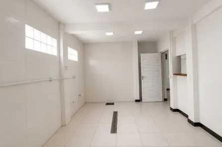 Ponto Comercial para alugar, 125m² no Kobrasol, São José