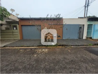 Casa com 2 Quartos para alugar, 85m² no Osvaldo Rezende, Uberlândia