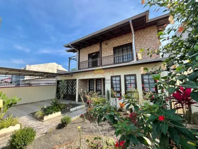 Casa com 4 Quartos à venda, 191m² no Guanabara, Joinville