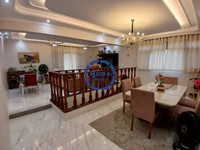 Casa com 6 Quartos à venda, 269m² no Embaré, Santos