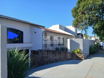 Casa com 6 Quartos à venda, 440m² no Champagnat, Londrina