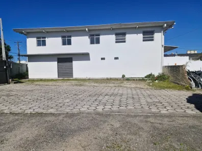 Imóvel Comercial com 3 Quartos para alugar, 200m² no Barreiros, São José