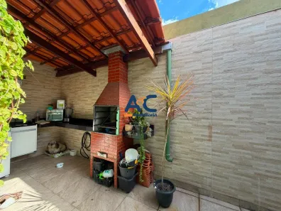 Casa com 2 Quartos para alugar, 60m² no Pedra Azul, Contagem